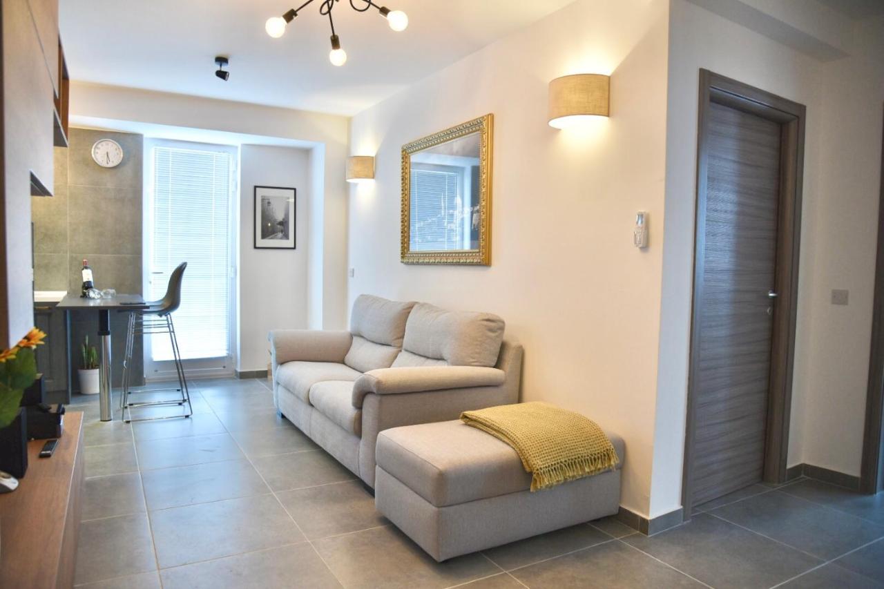Bright & Modern 2-Bedroom, 4Th Floor Apartment In Gzira, Malta ภายนอก รูปภาพ