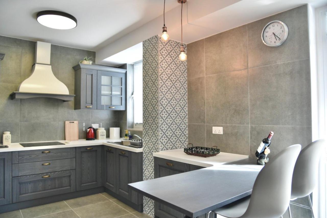 Bright & Modern 2-Bedroom, 4Th Floor Apartment In Gzira, Malta ภายนอก รูปภาพ