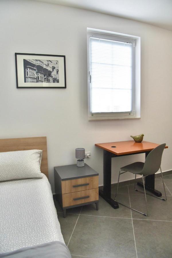 Bright & Modern 2-Bedroom, 4Th Floor Apartment In Gzira, Malta ภายนอก รูปภาพ